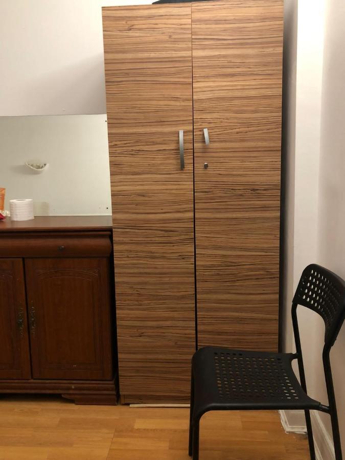 Private Rooms In 3 Bedroom Flat!! London Ngoại thất bức ảnh