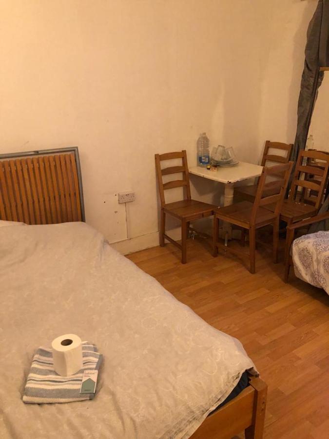 Private Rooms In 3 Bedroom Flat!! London Ngoại thất bức ảnh