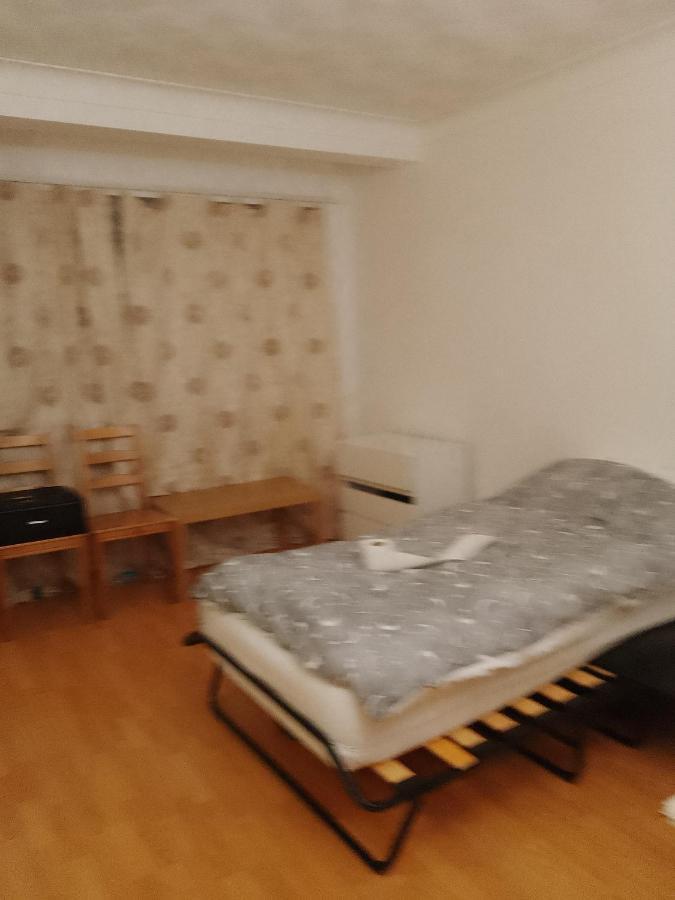 Private Rooms In 3 Bedroom Flat!! London Ngoại thất bức ảnh