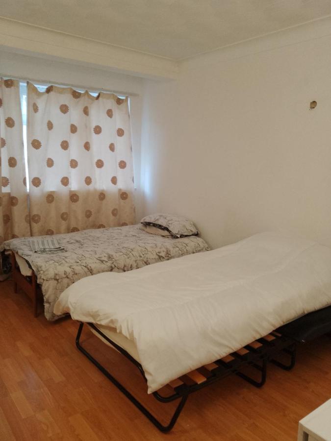 Private Rooms In 3 Bedroom Flat!! London Ngoại thất bức ảnh