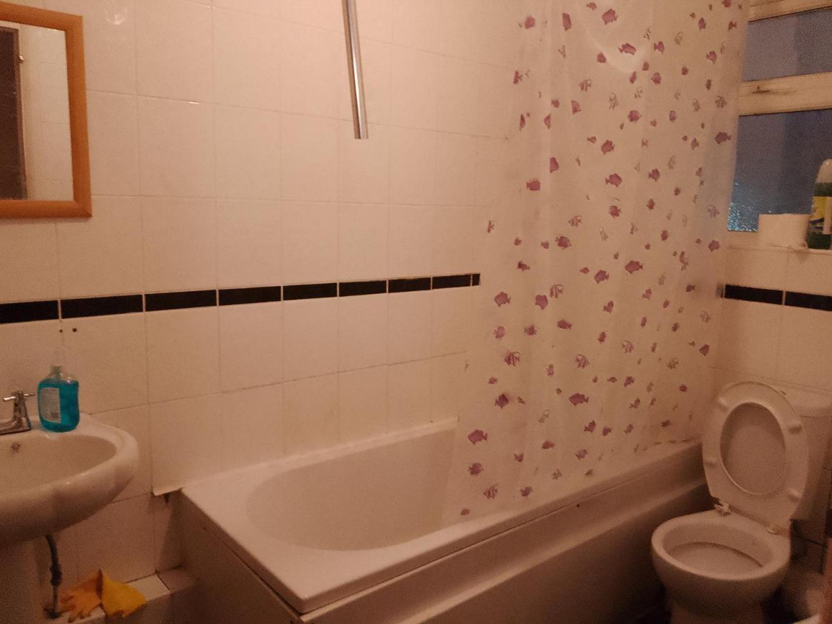 Private Rooms In 3 Bedroom Flat!! London Ngoại thất bức ảnh